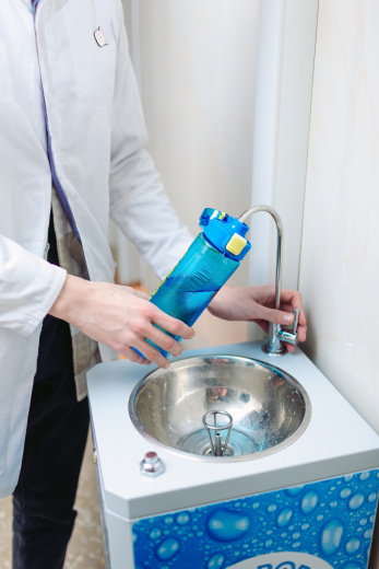 Питьевой фонтан для внутренних помещений с краном